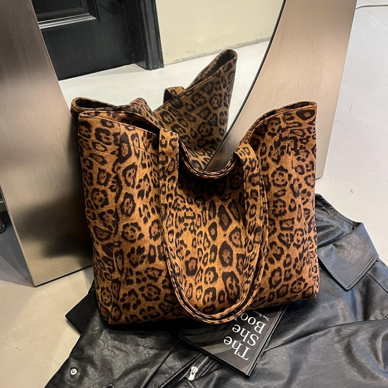 Leopard print bag women's 2025 new super popular tote bag large-capacity college student class commuter bag shoulder bag