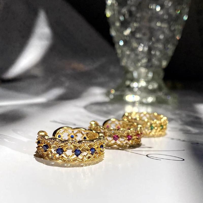 Fashionable Gold Plated Ring For Women With Distinctive Design And Green Quartz Gemstone