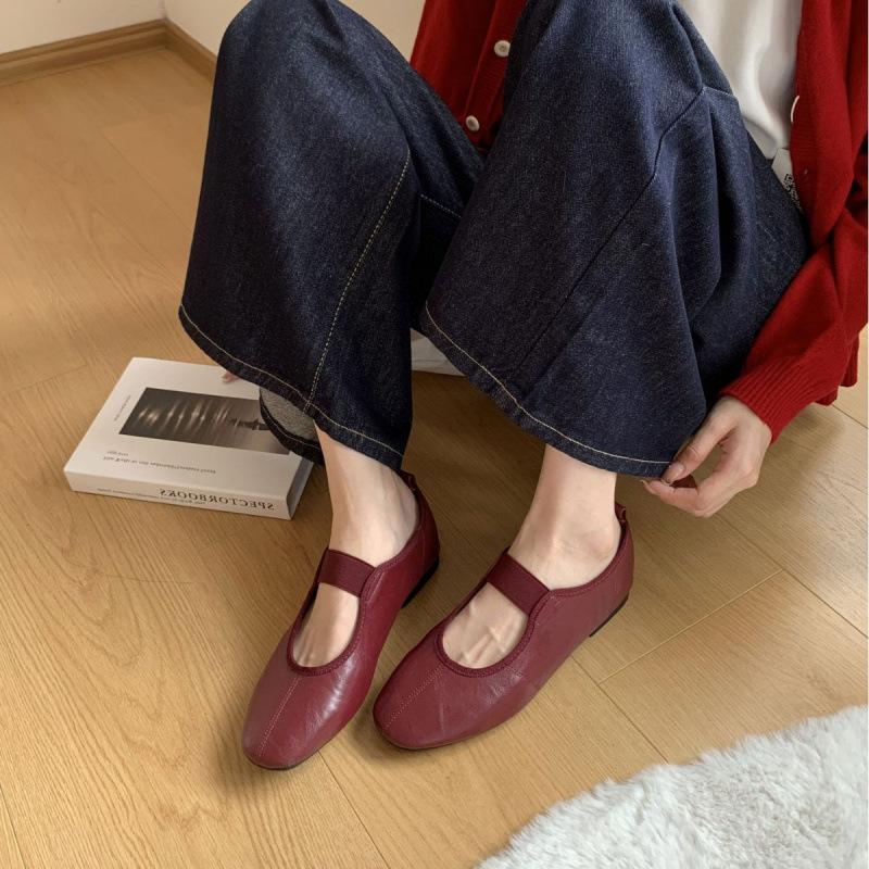 Flat-bottomed Mary Jane shoes women's shoes spring and autumn 2025 new round head shallow mouth one-word belt with skirt single shoes