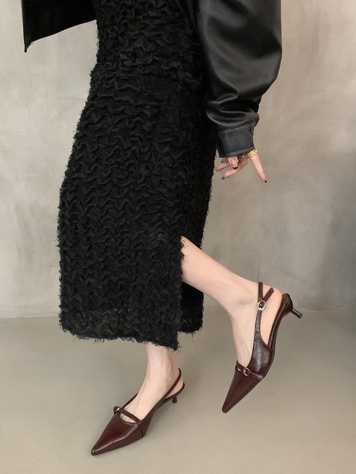 

French kitten heel black high heels bag head sandals fairy shoes 2025 new spring and summer pointed commuter shoes 39