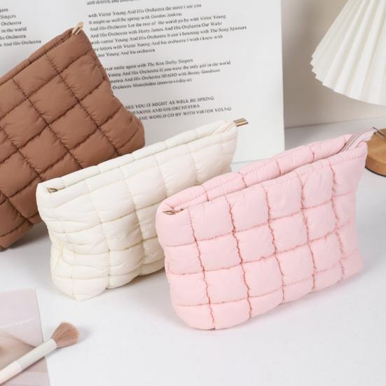 Cosmetic Bag Compact Size Quilted Makeup Bag with Top Zipper Closure Spacious Inner Pocket Easy to Clean Travel Cosmetic Organizer