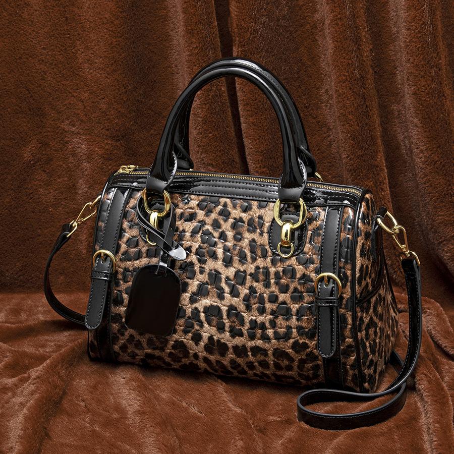 

Women S Bag Multi-Layer Shoulder Bag Patent Leather Mother Bag Leopard Print Portable Large-Capacity Boston Pillow Bag цветной печати леопарда