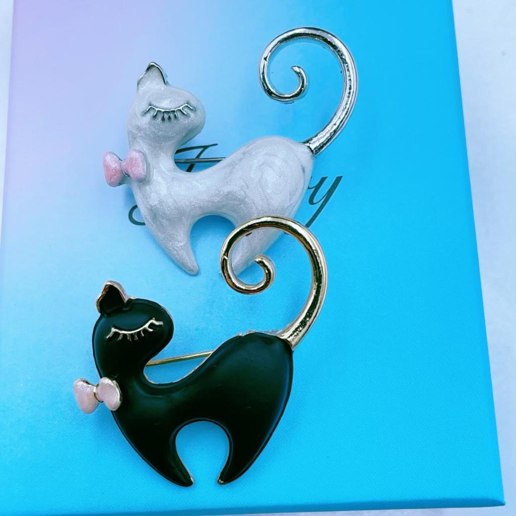Cute Cat Brooches Metal Enamel Animal Brooch For Women's Clothes Backpack Pins Gifts