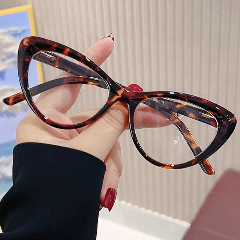 Neue Cat-Eye-Dreieckrahmen-Anti-Blaulicht-Brille Klassische Herren-Damen-Lesebrille Retro-Dreieckrahmen Transparente Brille