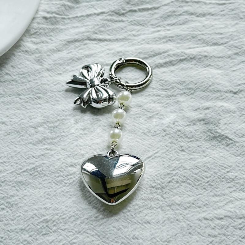 Fashionable Heart Pendant Stylish Bowknont Keychain Bag Charm Earphone Accessory Elegant Pearl Bowknot Heart Charm