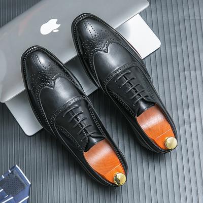 Rozmiar marki 38~46 Męskie buty wizytowe Ręcznie robione Brogsy Rzeźbiony styl Designerskie skórzane buty ślubne dla mężczyzn Płaskie Oksfordy Buty formalne