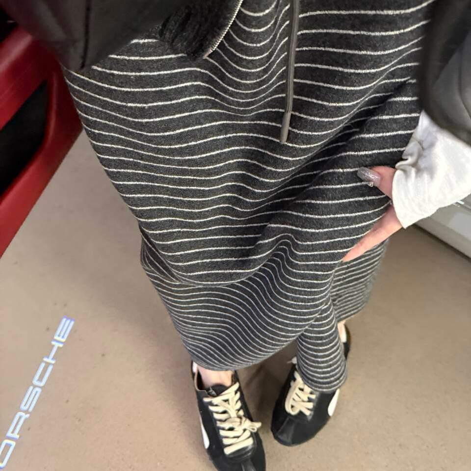 

Winter Women s Cozy Korean Long Skirt with Fleece, Striped Color Block, and Comfortable H-Shape Design 2XL [Recommended for 135-150 lbs]
