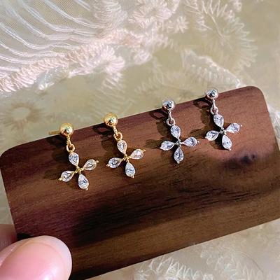 Small Four-leaf Flower Earrings for Women, Sweet, Light and Luxurious, Exquisite Summer New Earrings