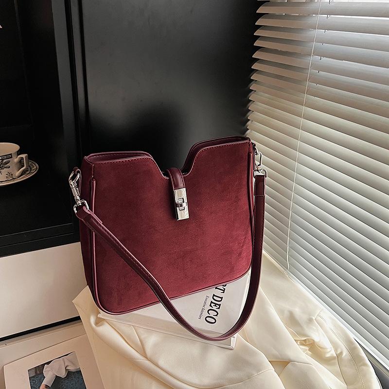Autumn and winter retro matte small bag women's 2025 new commuter versatile shoulder underarm bag messenger bag bucket bag