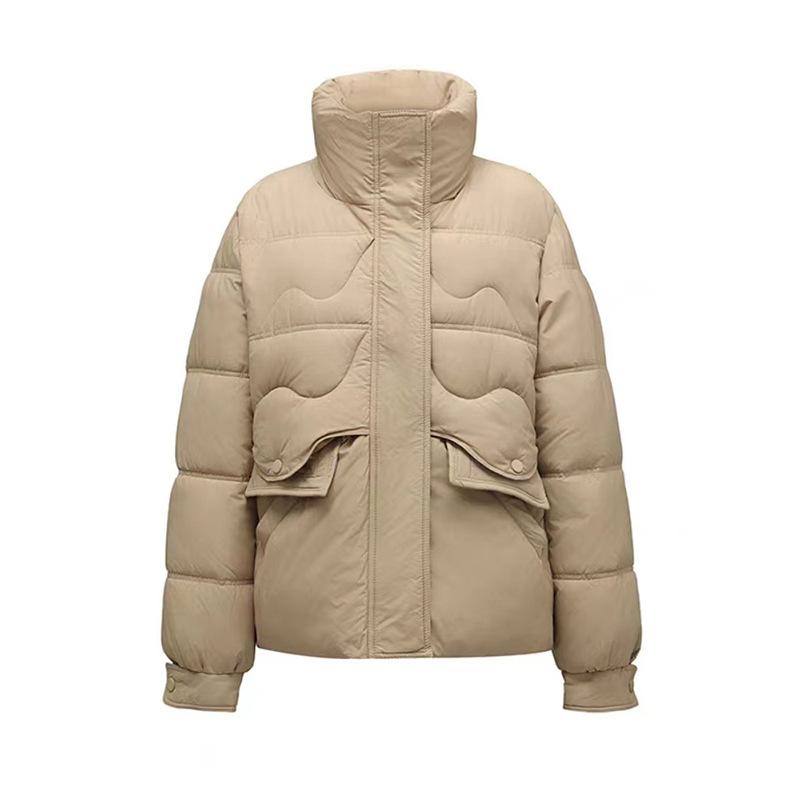 Short down jacket women's 2025 winter new mother outfit stand-up collar retro style small white duck down jacket tide