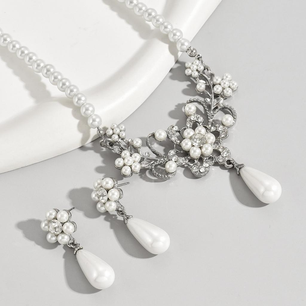 Vintage Elegant American Style Pearl Necklace Inlaid with Zircon Plum Blossom Design Earrings Necklace Set