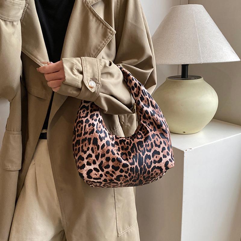 Women PU Leopard Fashion Shoulder Bag Large Capacity Circular Underarm Bag Zipper Closure Fashion Carrying Bag Chic Hobo Bag KTB