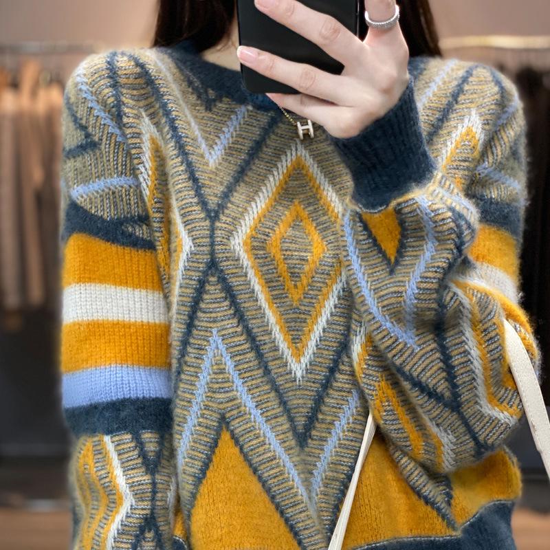 Bubble Girl Color Block Knit Jacquard Sweater, Loose Fit, Crew Neck, Thickened Knitwear with Lazy Sleeves - Spring/Autumn 2023