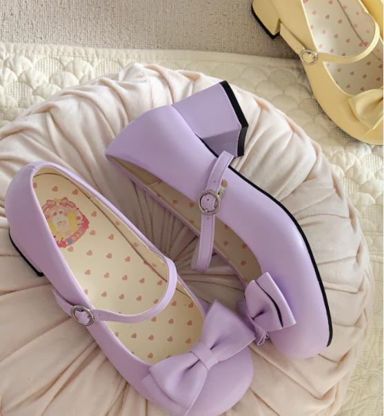 [În Stoc] Pantofi Lolita Drăguți cu Toc Mediu și Fundă Tip Inimă, cu Design Floral Ondulat