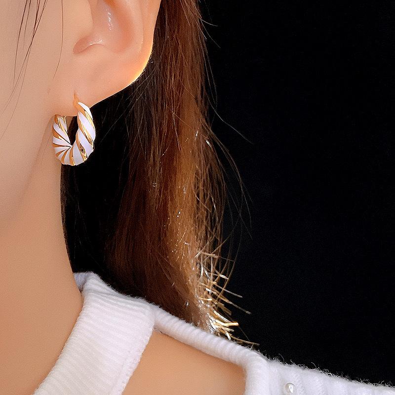 Ankara Červené Kapkové Glazurované Kroužky s Krouceným Uzlem - Špičkové Smaltované Barevné Blokové Náušnice Klipsy.