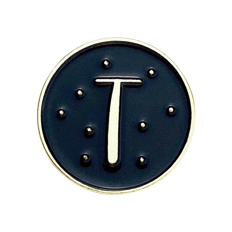 A-Z 26 Letters Initial Brooch Women English Alphabet Brooch Pin Round Badge Corsage Unisex Collar Jewelry Clothes Bag Decor Gift