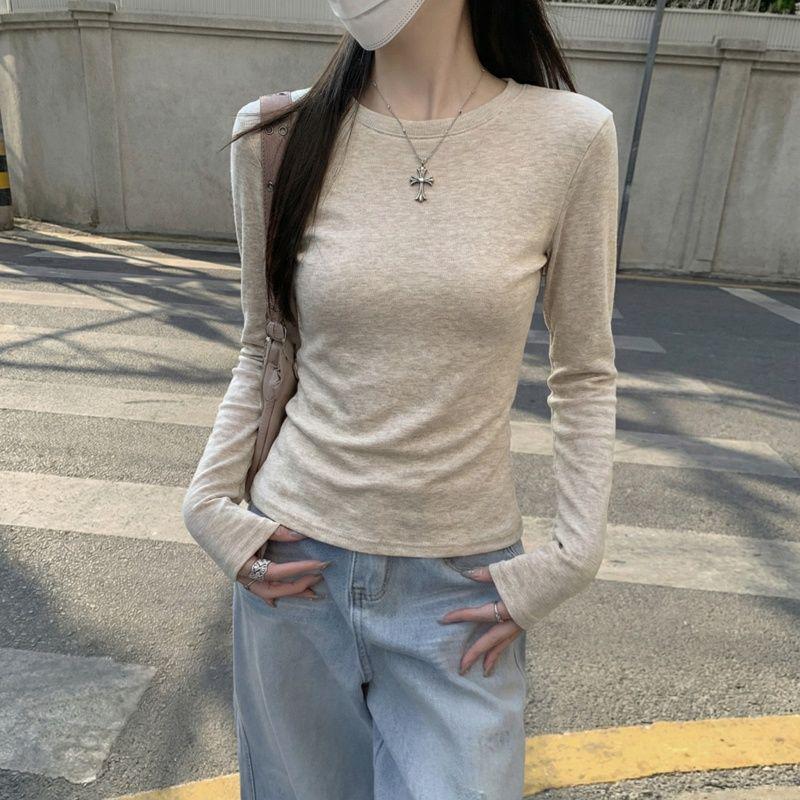 

Women s White Slim Fit Long Sleeve Round Neck Base Layer - Perfect for Spring/Autumn S