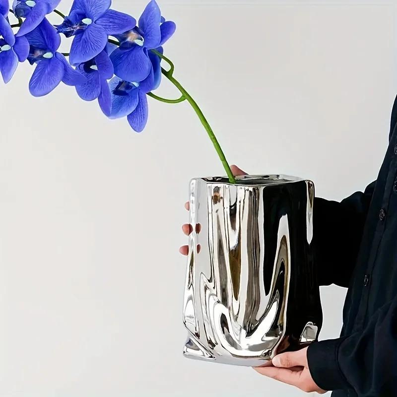 Luxurious And Elegant Creative Electroplated Silvery Ceramic Vase With A High-end Feel Suitable For Displaying Artificial Flower