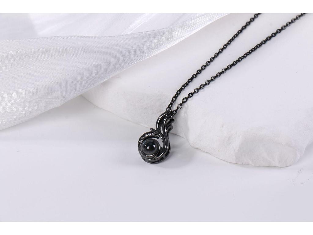 Luxury Titanium Heart Projection Necklace: 100 Languages 'I Love You' Non-Fading Clavicle Chain