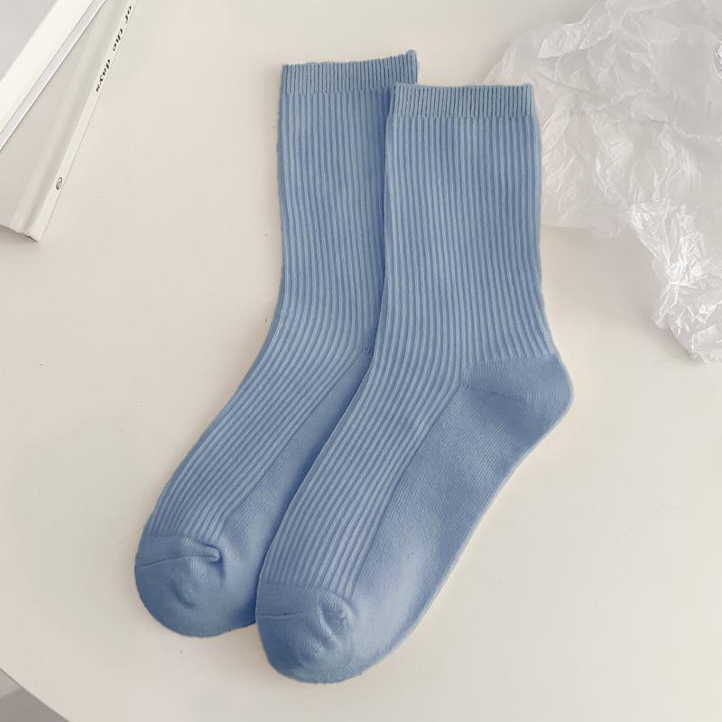 Women's Double Needle Pure Cotton Mid-Calf Socks - Solid Color, Anti-Pilling, Versatile for Spring and Autumn.