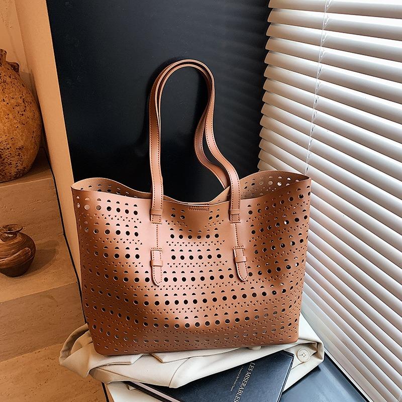 Commuter Large-capacity Hollow Bag Women's New Fashionable Versatile Shoulder Bag To Work Portable Tote Bag