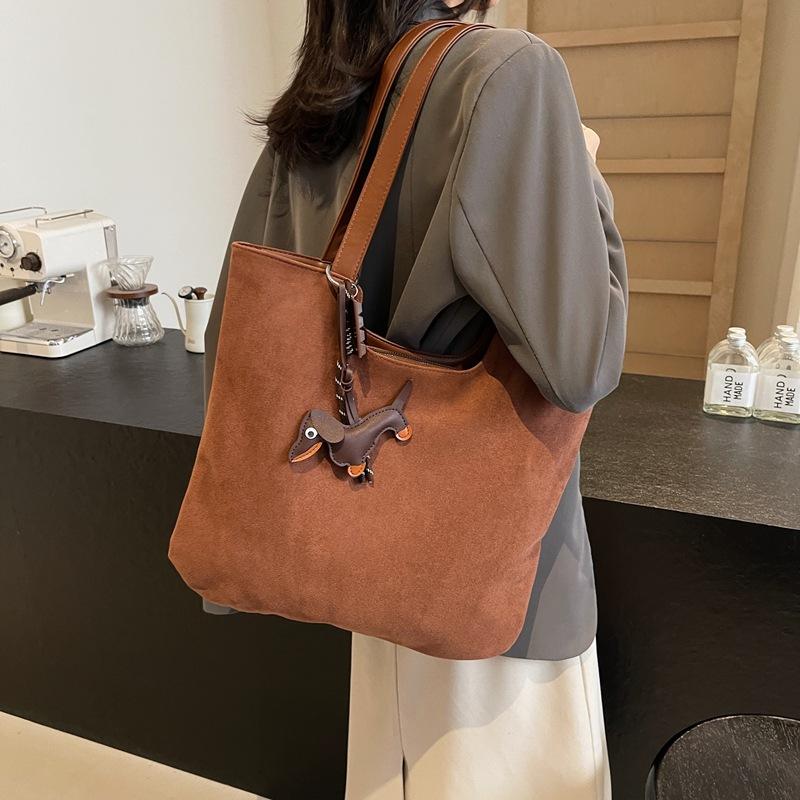 Large capacity tote bag fashionable commuter big bag retro bag women's 2025 new high-end shoulder bag
