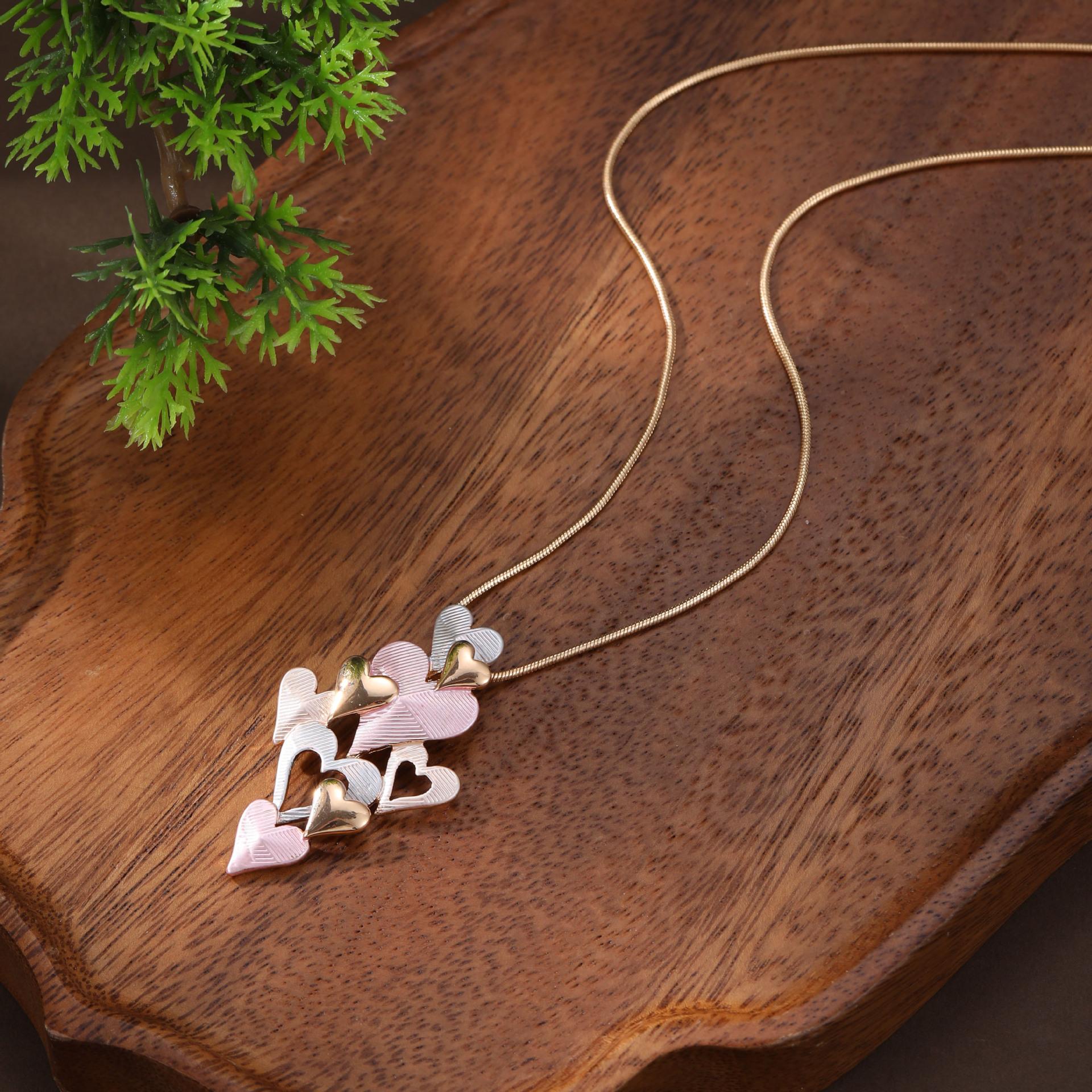 Ladies  Hollow Geometric Heart Pendant Fashion Necklace pink heart