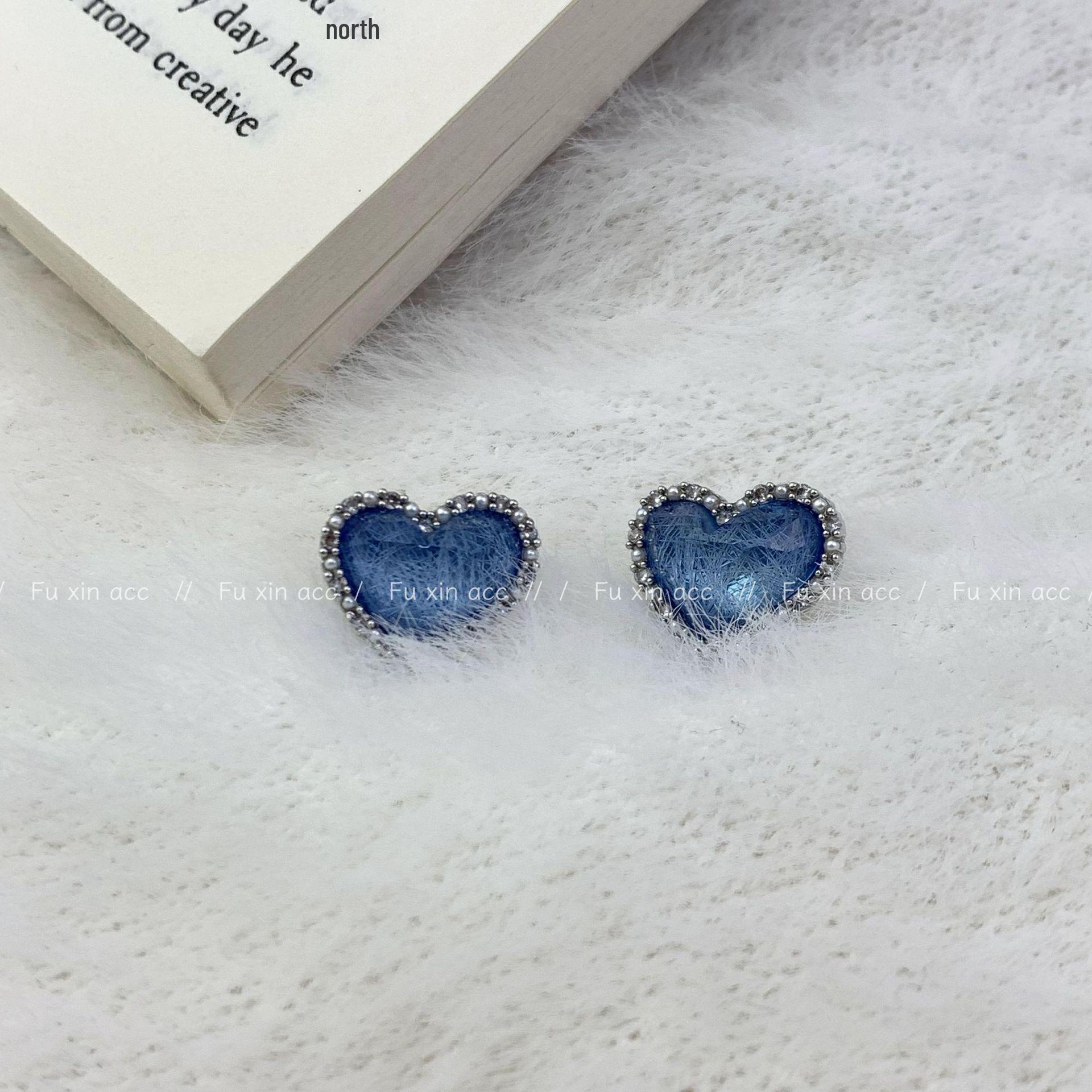 

Mini Pearl Irregular Zircon Earrings for Women - Fashionable, Versatile, Niche Light Luxury Ear Bone Clips E0312