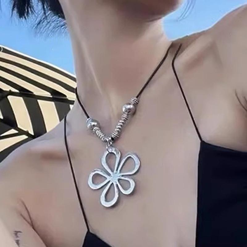 Retro Vintage Hollow Flower Charm Statement Simple Leather Cord Women Necklace Boho Jewelry