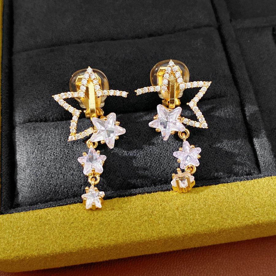 18k Gold-Plated Zirconia Tassel Ear Clip, No Piercing Needed, Elegant Light Luxury Jewelry for Women.