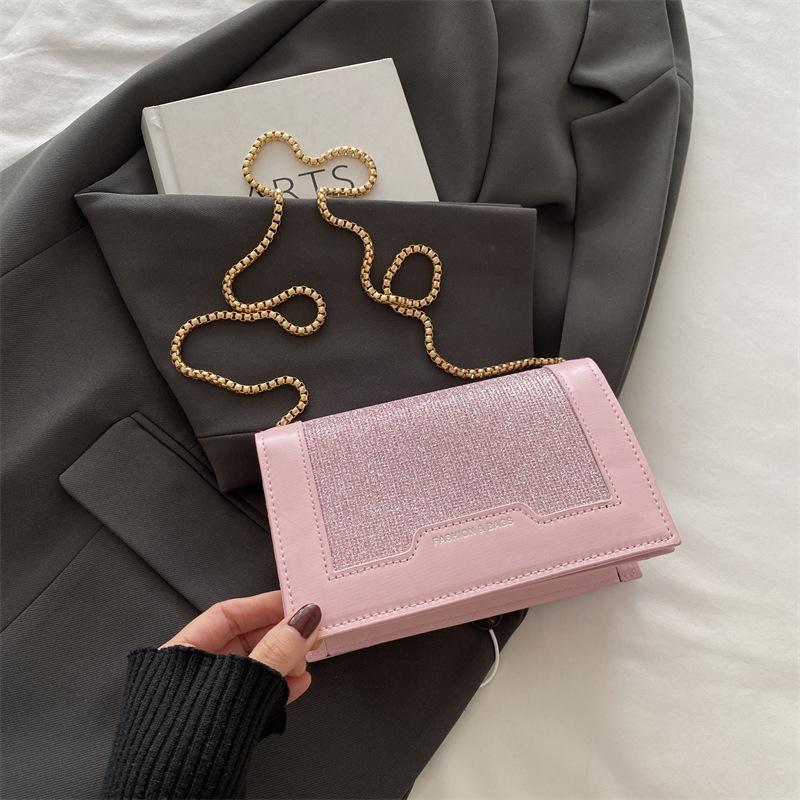 

2025 новая модная цепочка сумка через плечо мессенджер нишевая универсальная темпераментная сумка под мышкой маленькая квадратная сумка зимняя женская