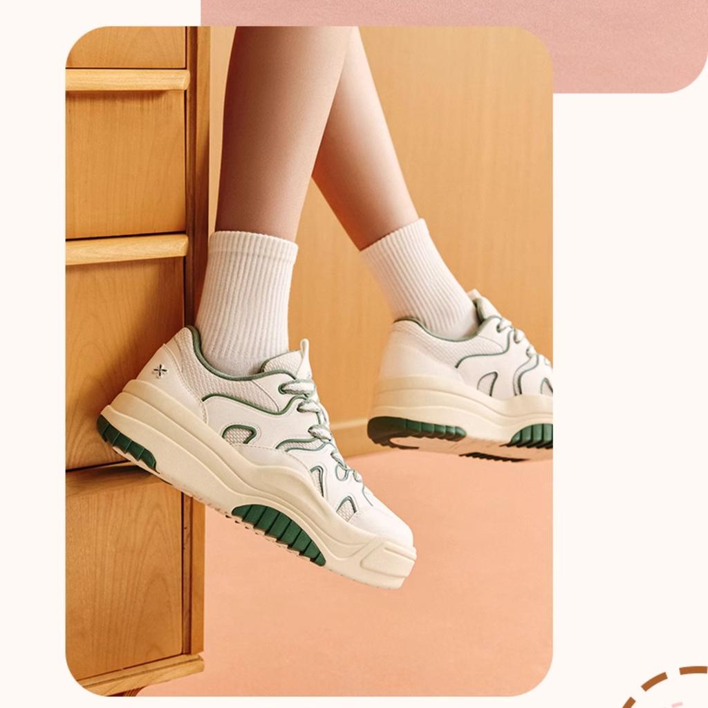 Anta Wave Simple Fashion Slip Resistant Shock Absorbing Durable Low Top Sneakers Women Sneakers Ivory-White Moss-Green 922538003-1