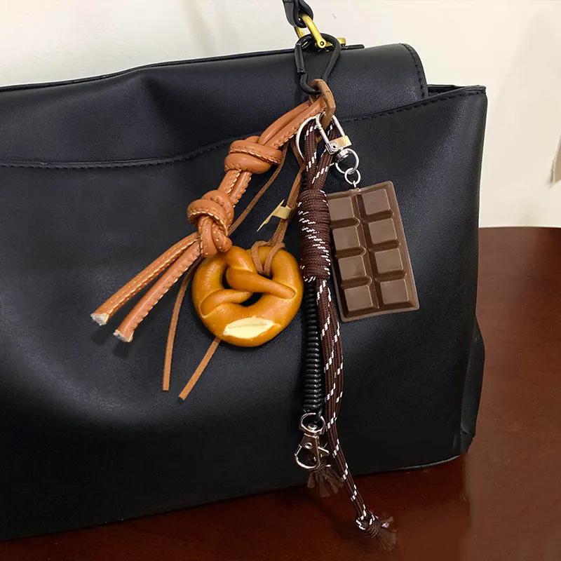 Llavero de cuerda tejida con pan pequeño de agua alcalina, colgante para bolso, decoración, piezas y accesorios para bolsos
