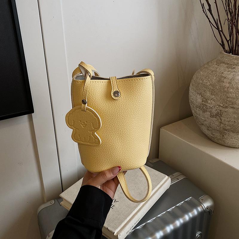 Korean Version of Fashion Mobile Phone Bag Crossbody Women's Bag 2025 New Simple Lychee Pattern Bucket Bag Versatile Shoulder Bag