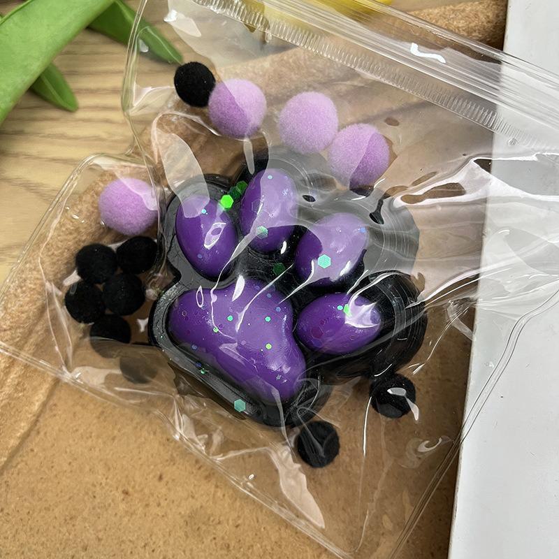 Super Soft Mud Claw Toy - 7 Cm Giant Cat Claw Simulation for Decompression and Venting. Smooth and Large Size for Stress Relief.