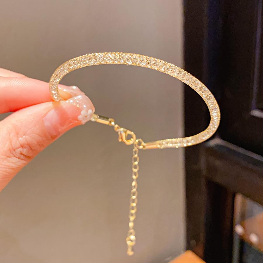 

Minimalist Gold And Silver Zirconia Round Cuff For Women Fashionable Jewelry For Daily Wear золотой