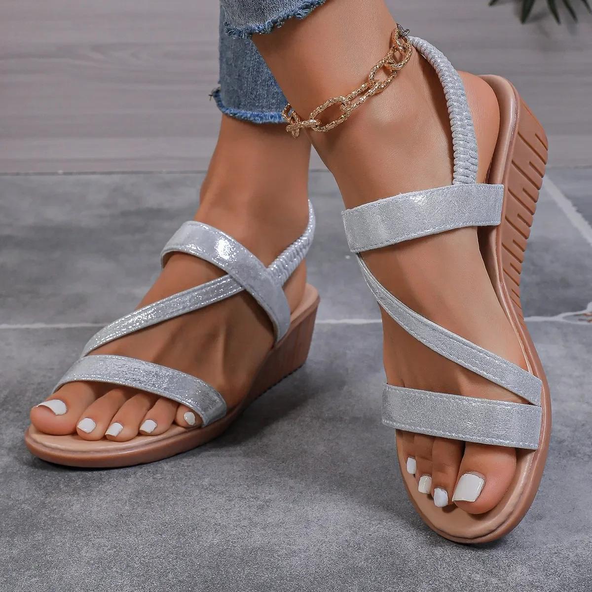 мода 2024 обувь для полных женщин базовые женские сандалии модные повседневные сандалии — фото 10