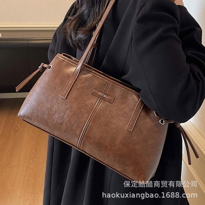 Large-capacity bag women's autumn and winter versatile 2025 new simple texture shoulder bag casual work commuter tote bag