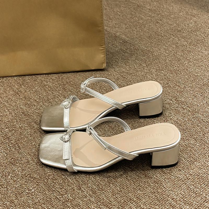 

One-word slippers women wear in summer 2025 new fairy style temperament open-toed low-heeled high-heeled holiday cool slippers 40 серебряный