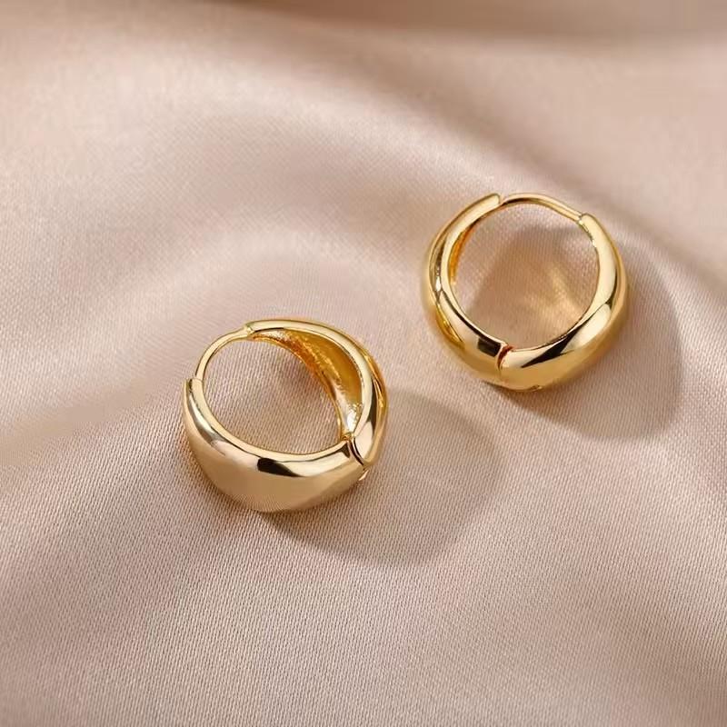 Unique And Fashionable Hanging Earrings, Retro Exquisite High-End Simple And Versatile Niche Earrings.
