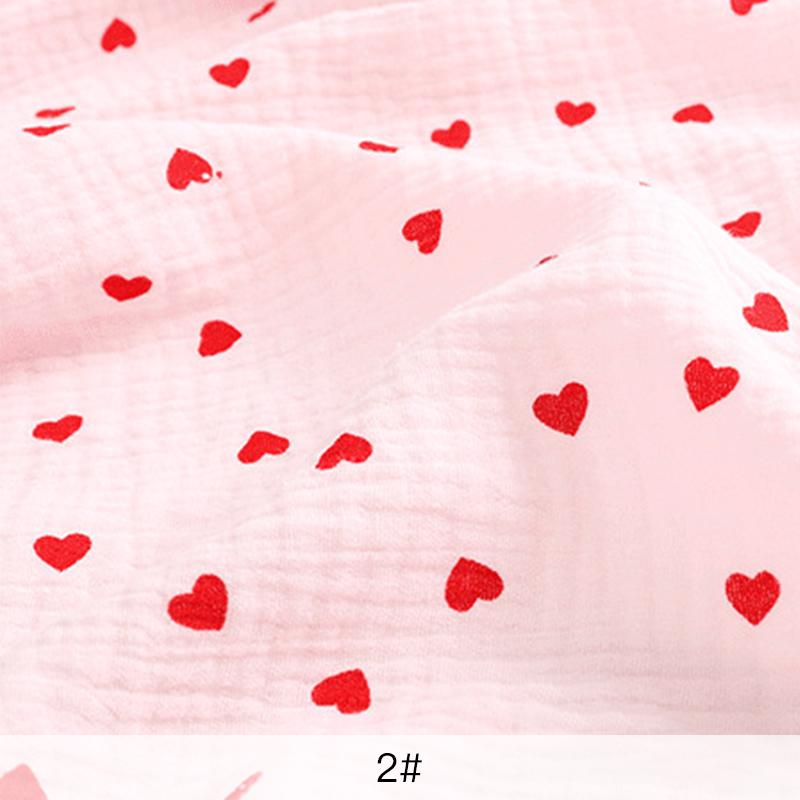 135x50cm Crêpe Douce Double Couche Gaze Jolie Impression Cœur Coton Enfant Tissu Pour Vêtements De Nuit Tissu D'ameublement YHW300530