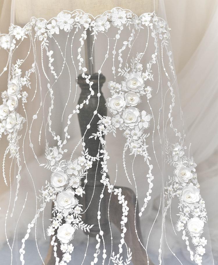 

Европейская роскошная вышивка, трехмерный атлас с бисером и пайетками, кружевная ткань, материал для свадебного платья ручной работы, ткань для платья This white, one yard price.