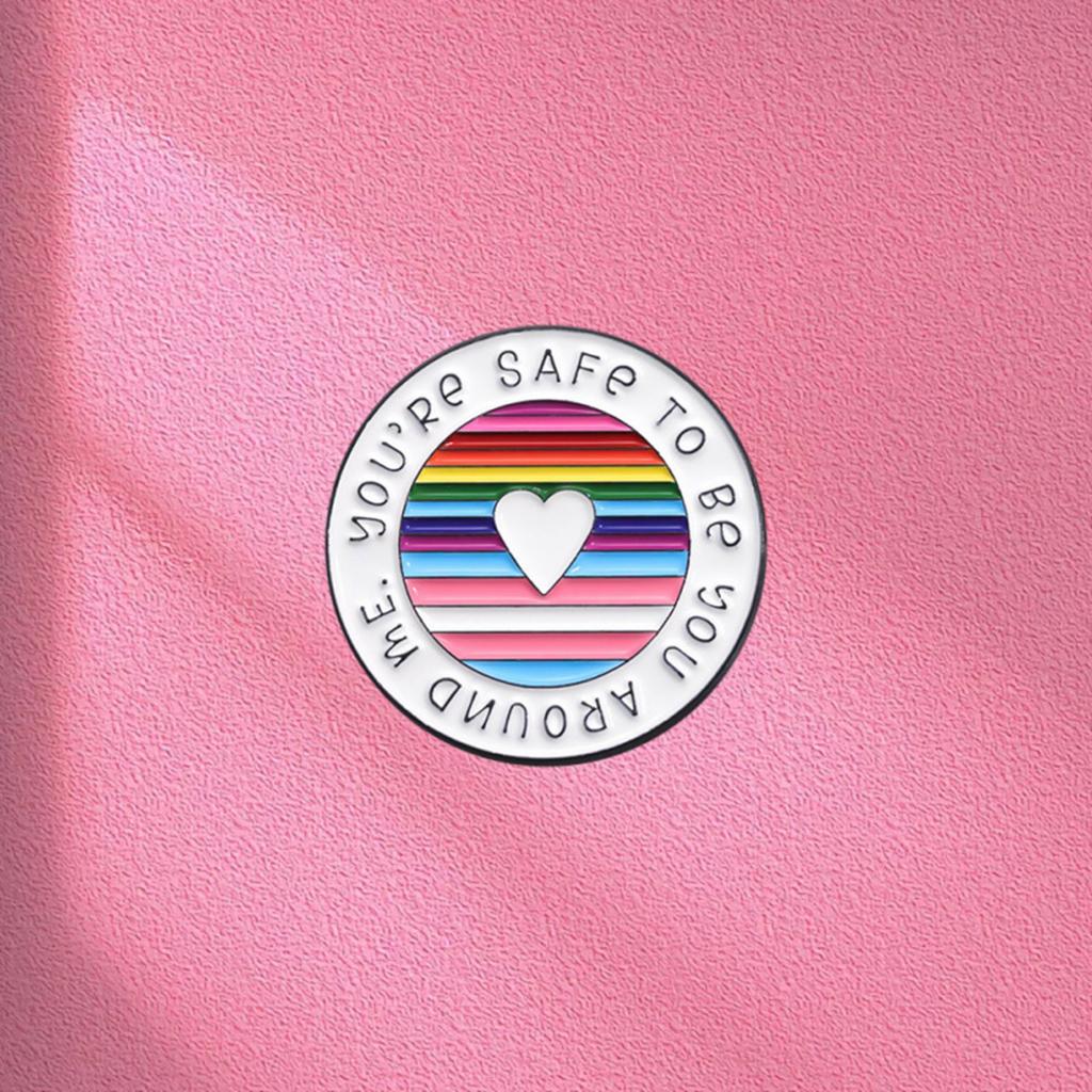 Runde Regenbogen Emaille Brosche Handgefertigt Du kannst bei mir du selbst sein Anstecknadel LGBTQ Ansteckpin für Jacken und Accessoires