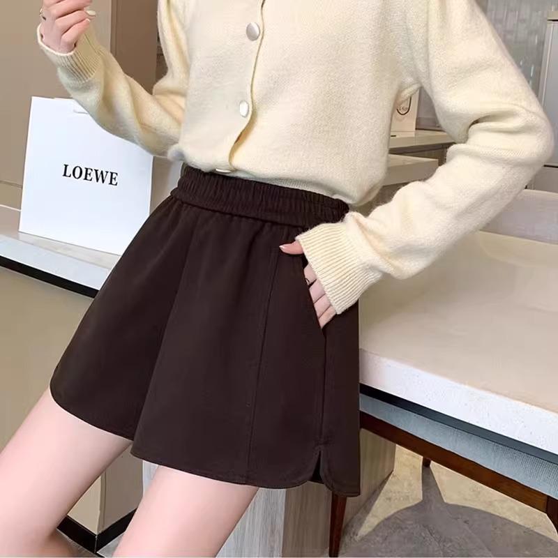 Women's Elastic High Waist Woolen A-Line Casual Shorts, Loose Fit, Autumn/Winter, Black.