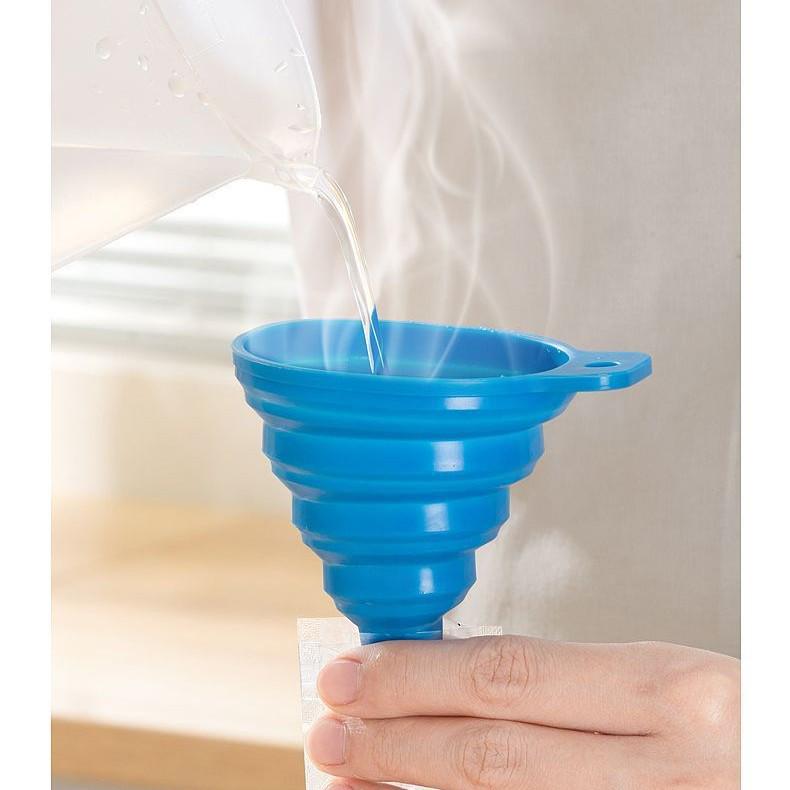Clear Disposable Self-Sealing Popsicle Bags for Yogurt, Fruit, and Crushed Ice. Single Funnel