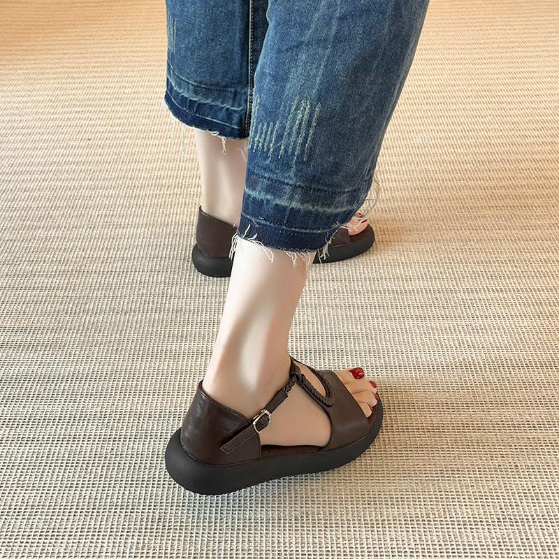 Spot~ Niche Literary and Retro College Style Sandals Women's 2025 New Retro Versatile Casual Platform Beach Shoes