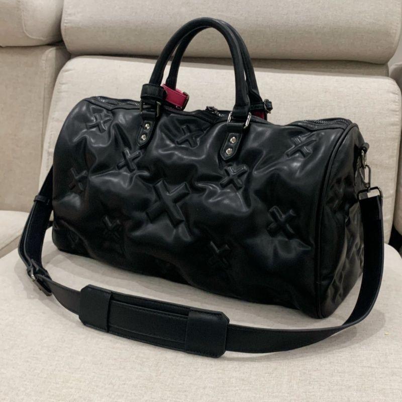 

Fashion Black Embossed Travel Bag Women PU Leather Large Capacity Handbag Ladies High End Lightweight Travel Fitness Luggage Bag 48x25x20cm чёрный