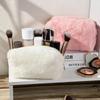 Sac à Maquillage en Velours Mignon Grande Capacité Sac de Rangement Cosmétique en Fourrure Douce Gonflé Sac à Necessaire de Toilette de Voyage Portable Utilisation en Voyage