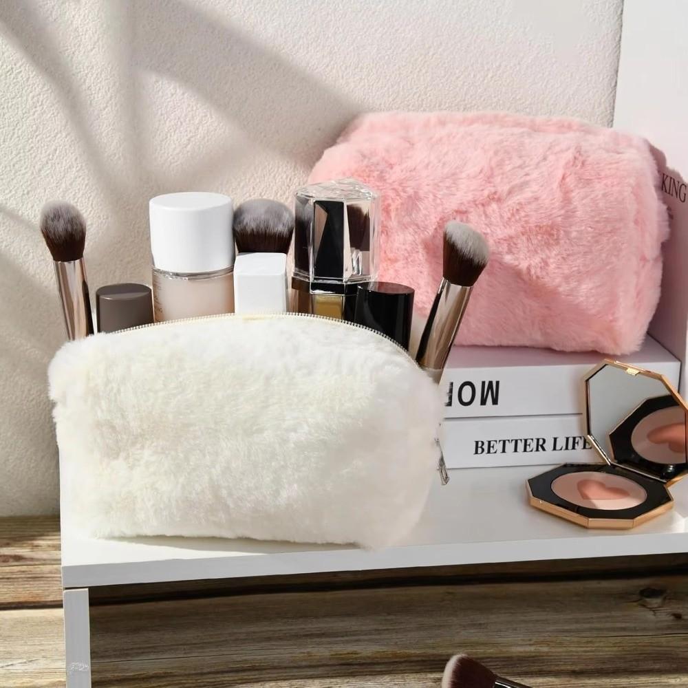 Sac à Maquillage en Velours Mignon Grande Capacité Sac de Rangement Cosmétique en Fourrure Douce Gonflé Sac à Necessaire de Toilette de Voyage Portable Utilisation en Voyage