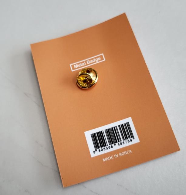 ATEEZ Metal Badge – K-POP Collectible Merchandise (1.9cm × 4cm)